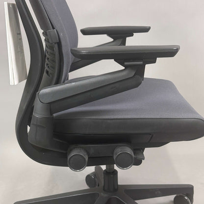 Steelcase Gesture Eco Pack ergonomischer Bürostuhl Anthrazit mit verstellbaren Armlehnen und Sitzhöhe