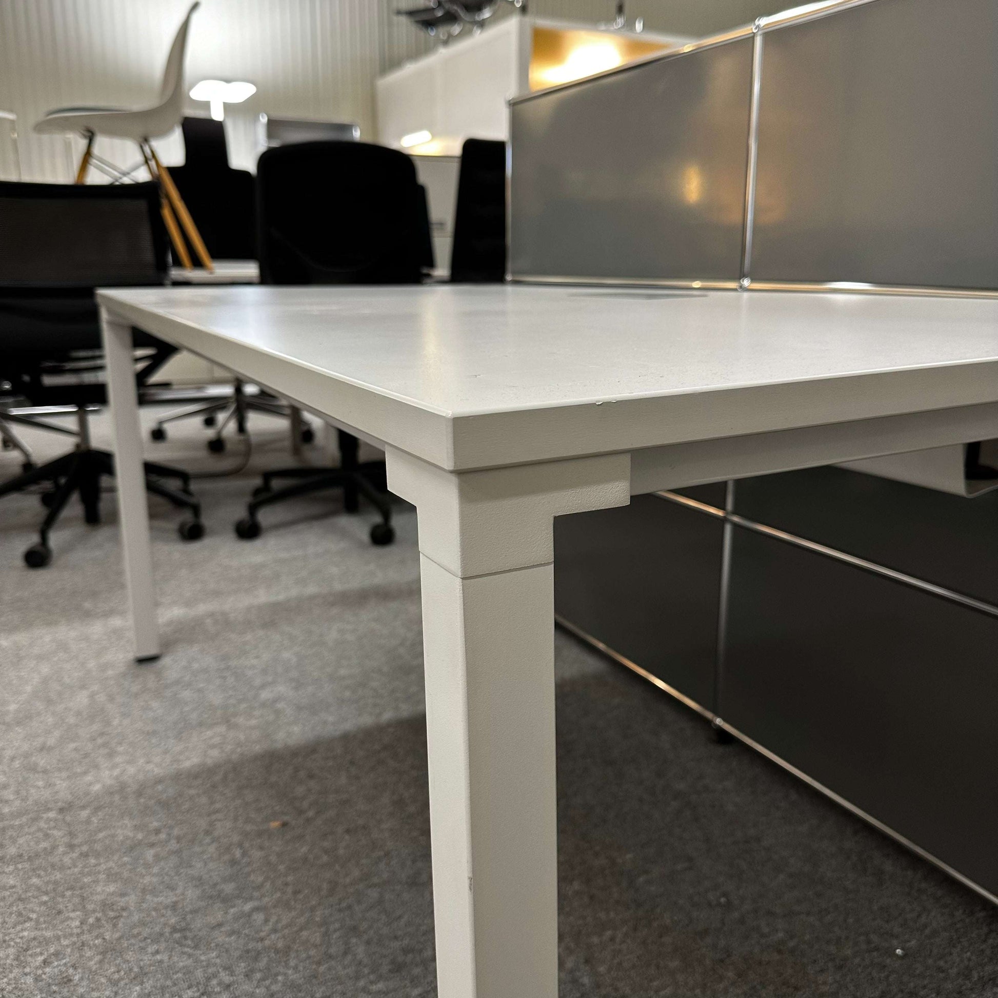 Steelcase Kalidro office desk 180x90cm with manually adjustable height and integrated cable management