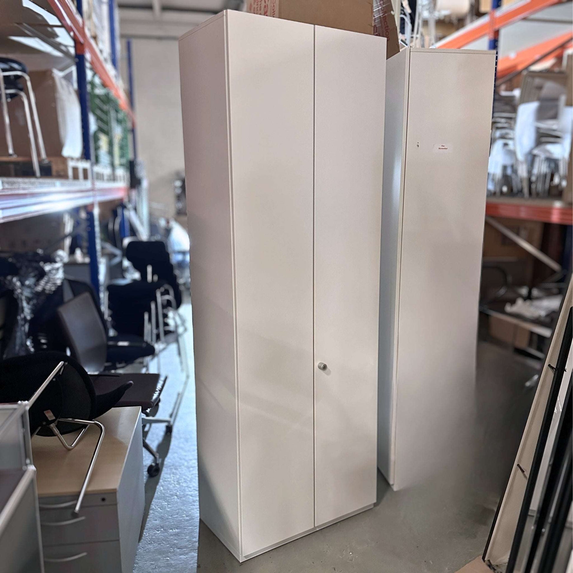 Steelcase Klapptürenschrank 6OH weiß abschließbar mit Metall-Einlegeböden 220x80x45cm im Lager