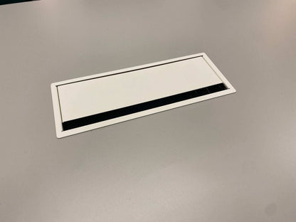 Steelcase Konferenztisch with light gray tabletop and white metal legs, measuring 300cm by 100cm, showing built-in cable management slot.