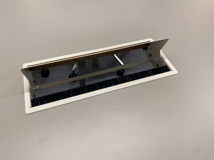 Steelcase Konferenztisch cable management port with light gray tabletop and white metal legs