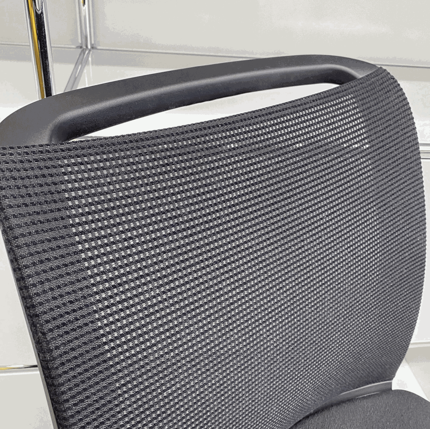 Steelcase Northside Besprechungsstuhl black mesh backrest and black frame stackable meeting chair