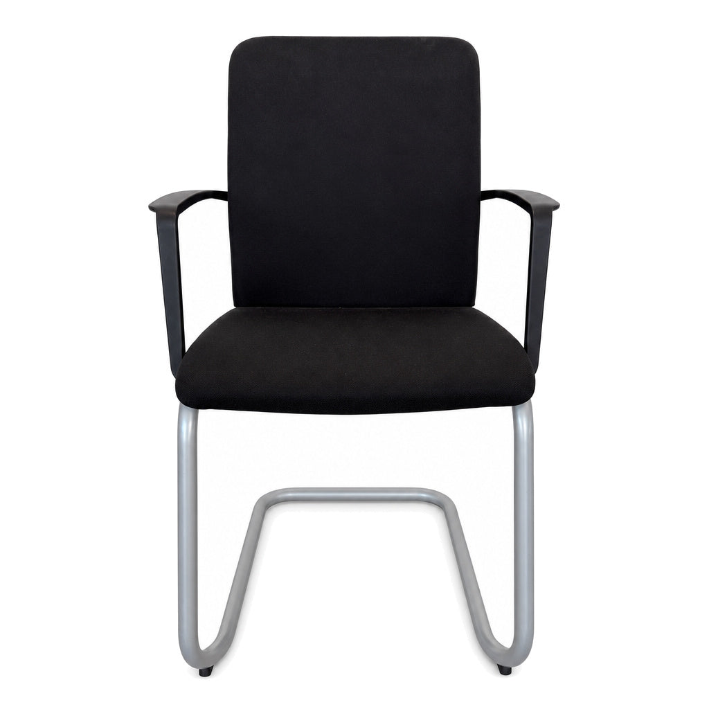 Steelcase Northside Freischwinger mit schwarzer Polsterung und silbernem Freischwinger-Gestell.