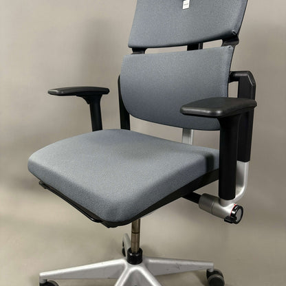 Steelcase Please Bürostuhl grau mit höhenverstellbarer Rückenlehne und Armlehnen, ergonomischer Sitzkomfort mit Lordosenstütze und stufenloser Sitz- und Rückenverstellung