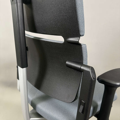 Steelcase Please ergonomischer grauer Bürostuhl mit silber lackiertem Metallgestell und verstellbarer Rückenlehne