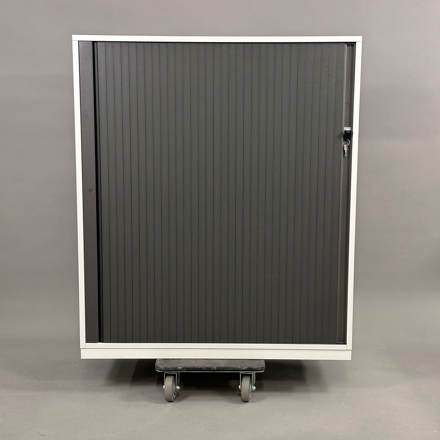 Steelcase Rolladenschrank 3OH weiß mit anthrazitgrauen Rollläden, abschließbar, höhenverstellbare Metalleinlegeböden, Breite 100cm oder 120cm