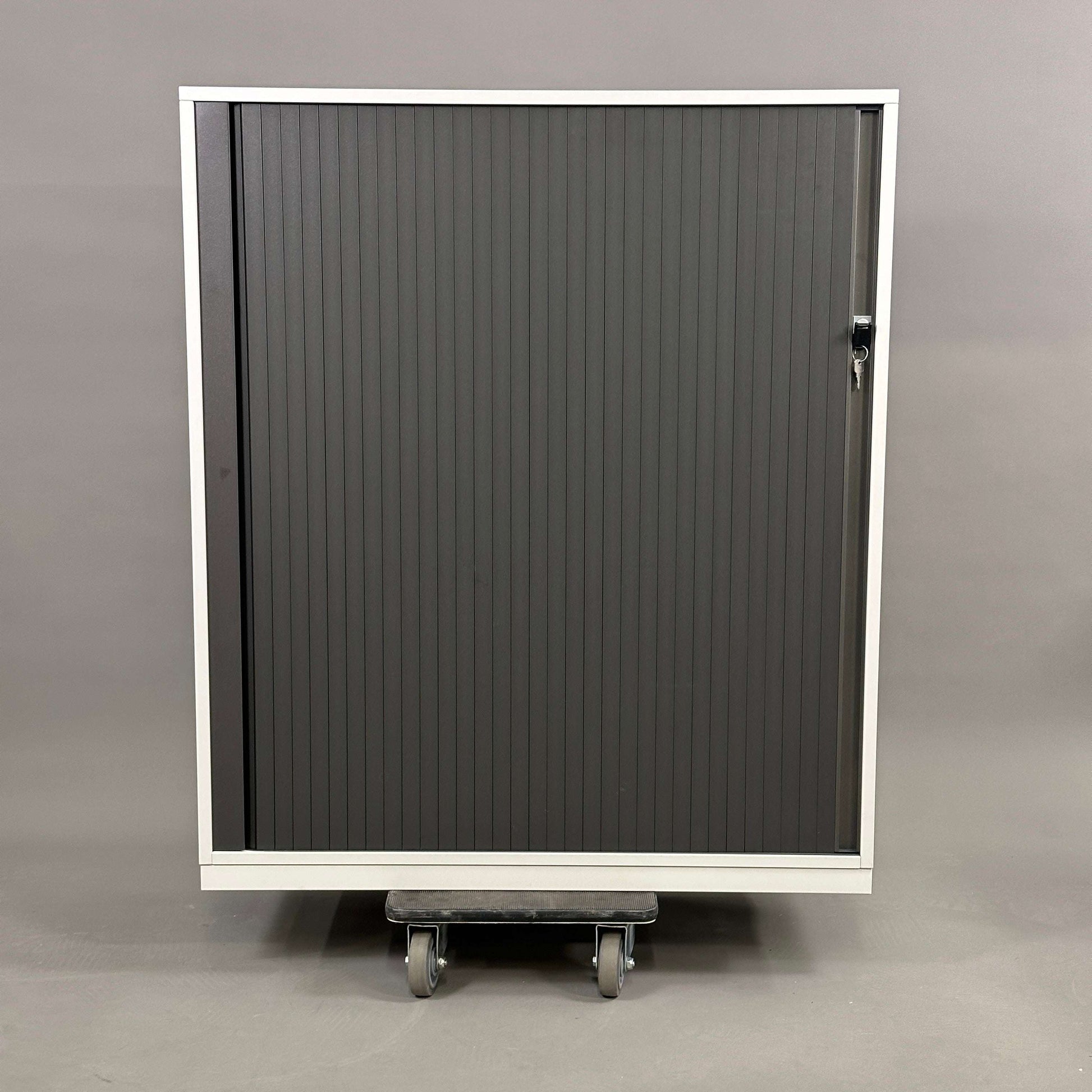 Steelcase Rolladenschrank 3OH weiß mit anthrazitgrauen Rollläden, abschließbar, höhenverstellbare Metalleinlegeböden, Breite 100cm oder 120cm