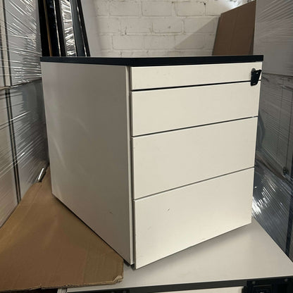 White Steelcase Rollcontainer with black edge and lockable drawer, measuring 42x51x59 cm