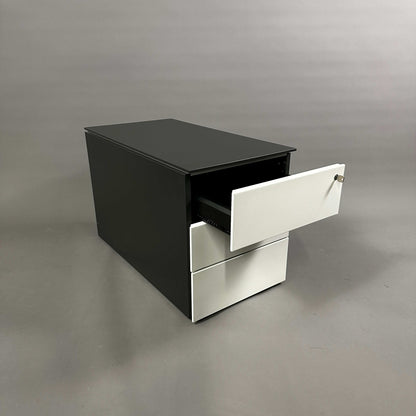 Steelcase Rollcontainer anthrazit weiß mit 3 abschließbaren Auszügen aus lackiertem Stahlblech