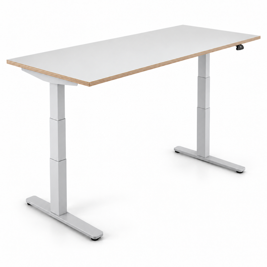 Elektrisch höhenverstellbarer Steelcase Schreibtisch 180x90cm mit weißer Tischplatte und markanter Multiplexkante.