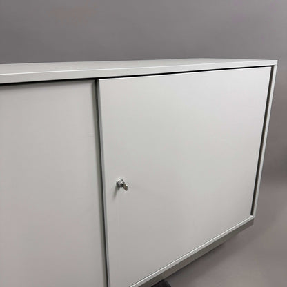 Steelcase Sideboard 2OH lichtgrau mit abschließbaren Metall-Einlageböden