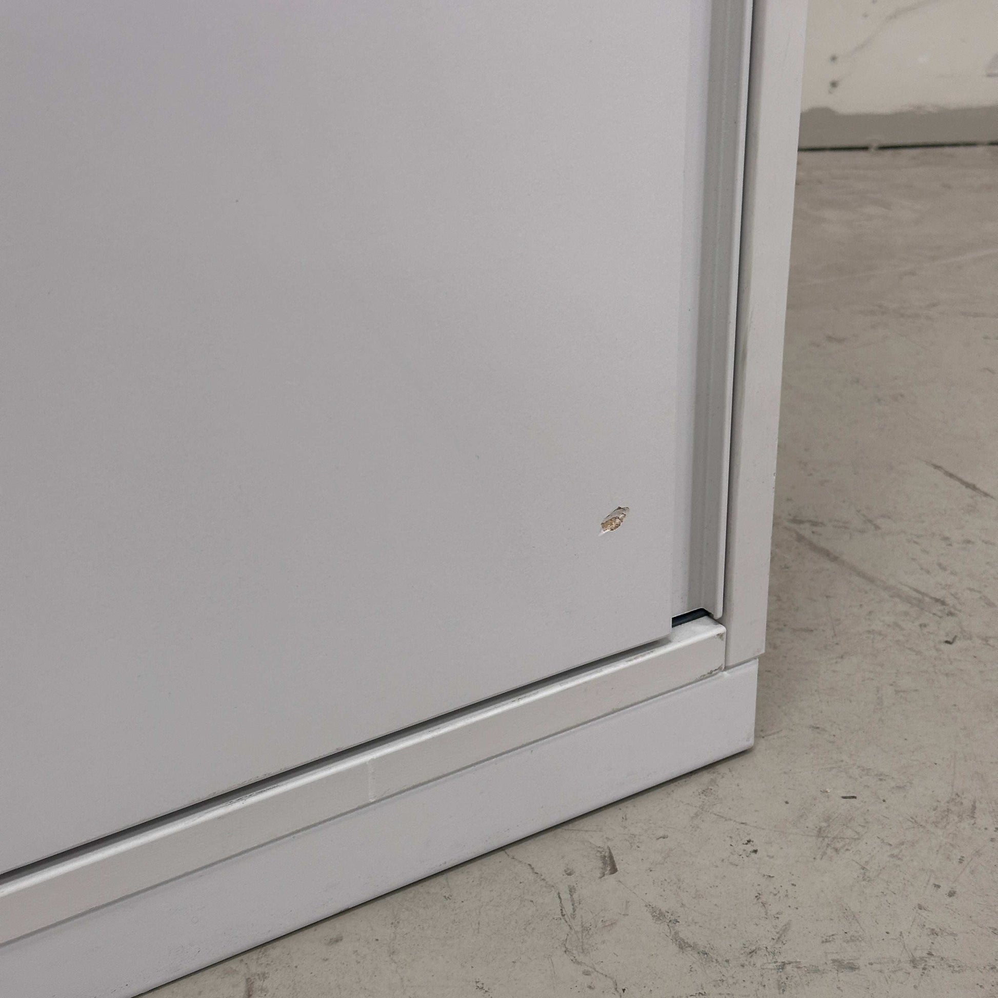 weißes Steelcase Sideboard 3OH mit Metall-Einlageböden und Schloss, 120x160x43 cm