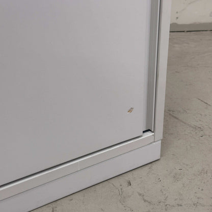 weißes Steelcase Sideboard 3OH mit Metall-Einlageböden und Schloss, 120x160x43 cm