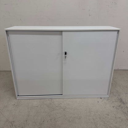 Steelcase Sideboard 3OH weiß mit Metallböden und abschließbaren Türen, 120x160x43cm