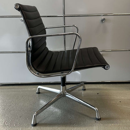 Black faux leather Stuhl im Vitra EA108 replica chair with chrome frame and swivel base
