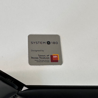 System 180 DT-Line Table T4 logo sticker, designed by HPI School of Design Thinking.
