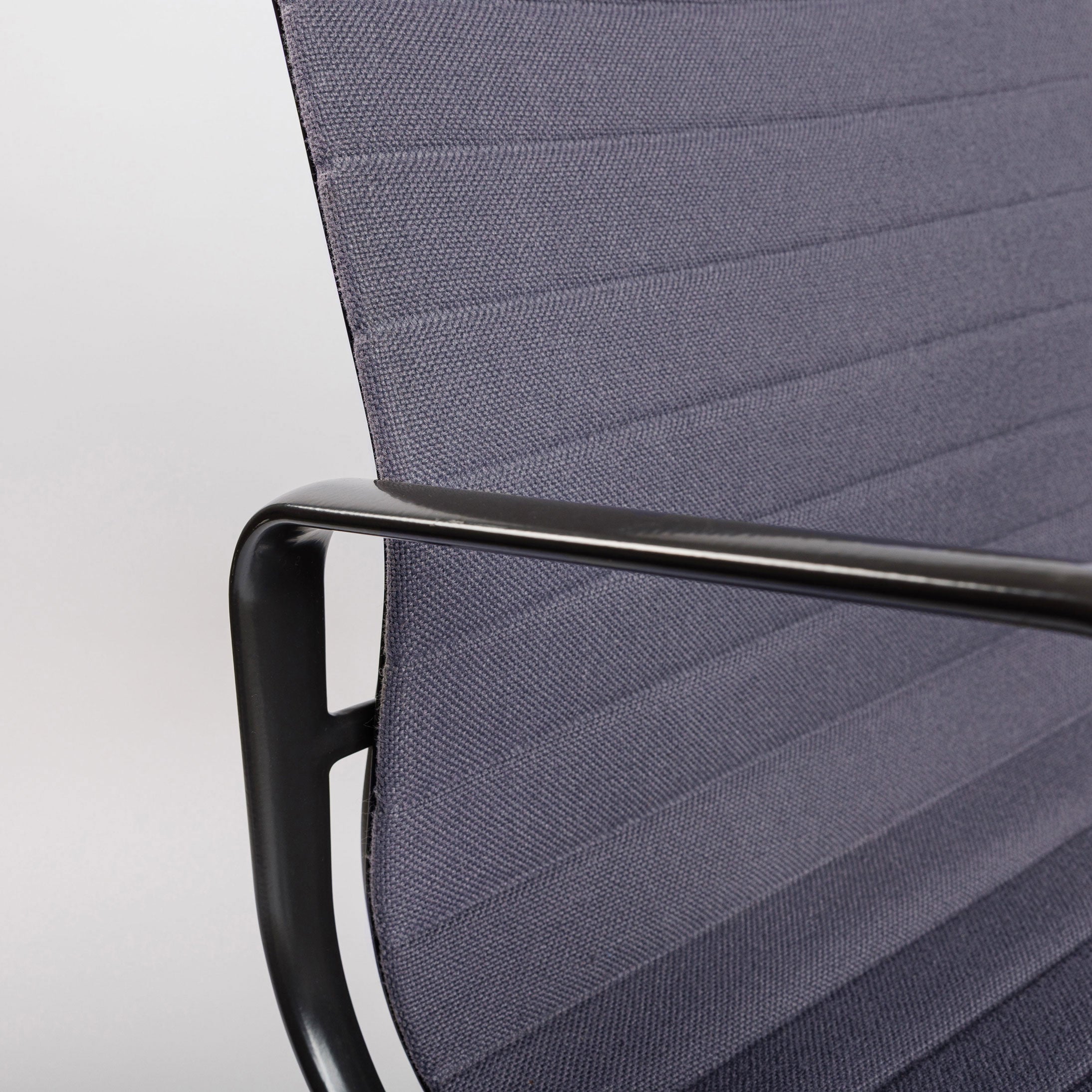 Vitra EA 107 Hopsak fliedergrau