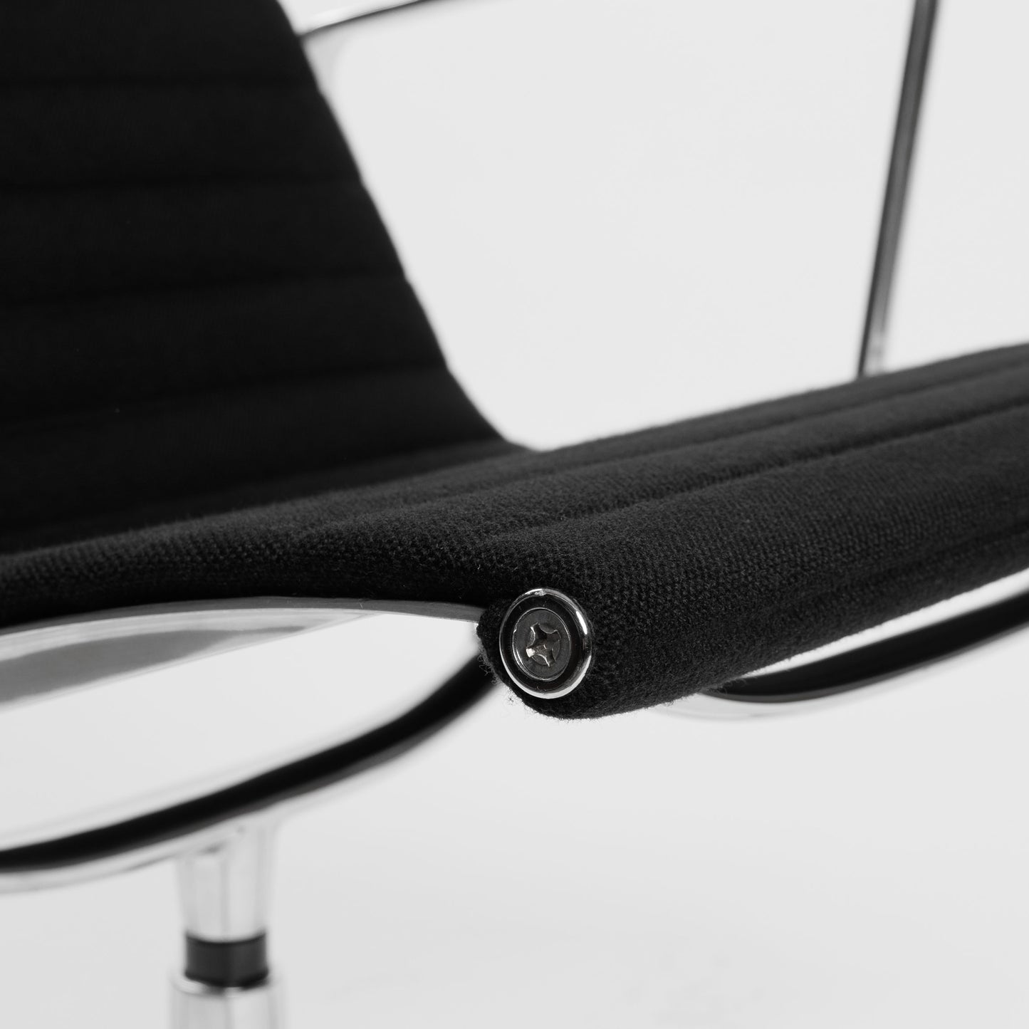 Vitra EA 115 Hopsak schwarz