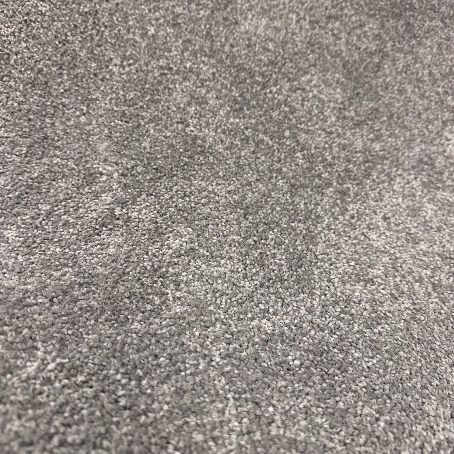 Grauer Object Carpet RugX kurzflor Teppich, 380x170cm, mit feiner, dichter Textur.