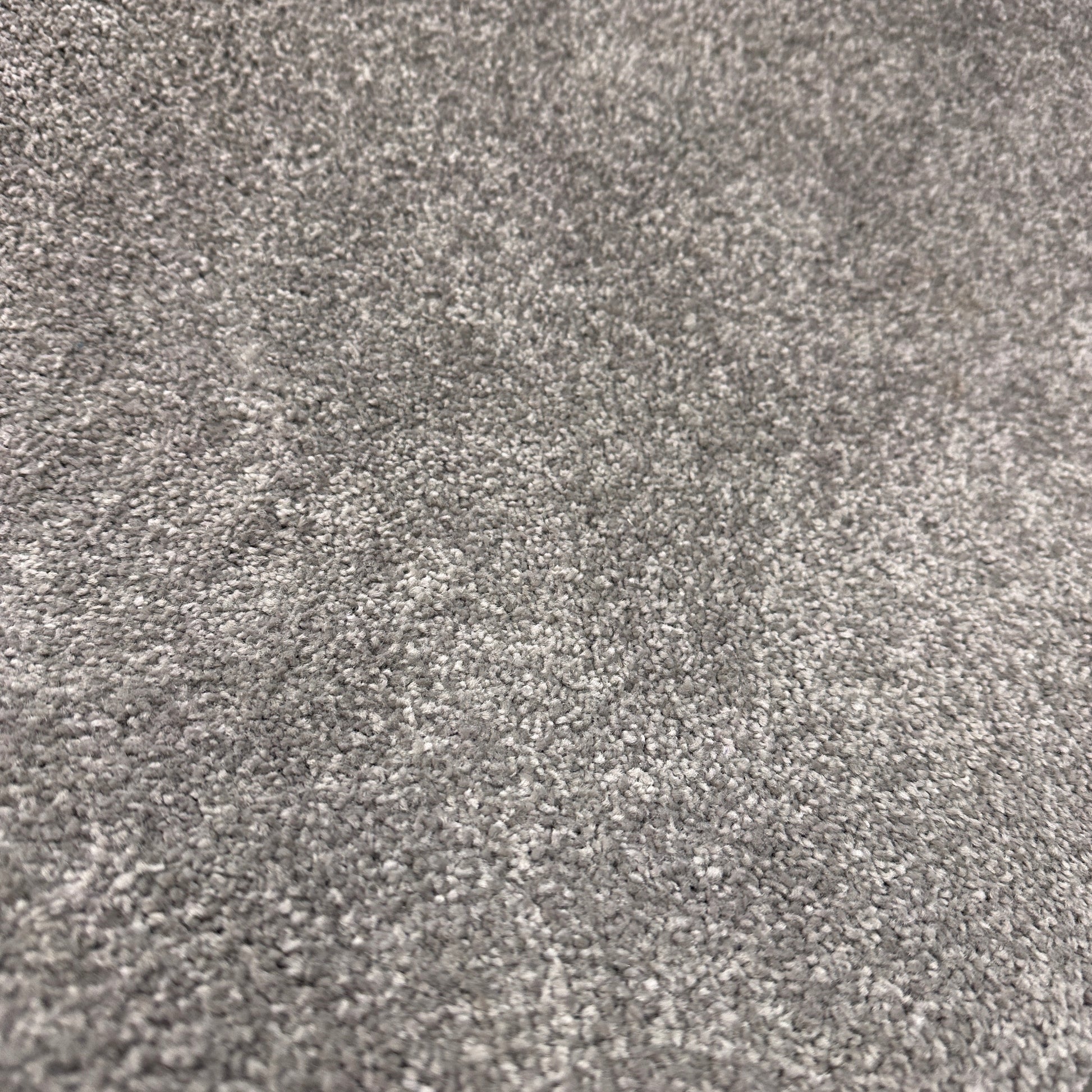 Grauer Object Carpet RugX kurzflor Teppich, 380x170cm, mit feiner, dichter Textur.