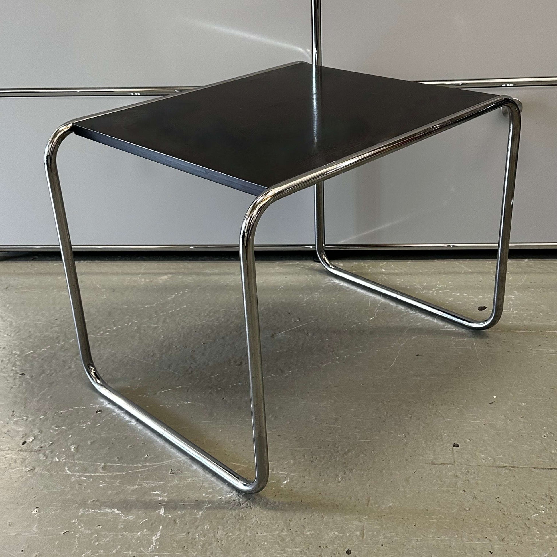 Thonet Beistelltisch side table in black top and silver metal frame