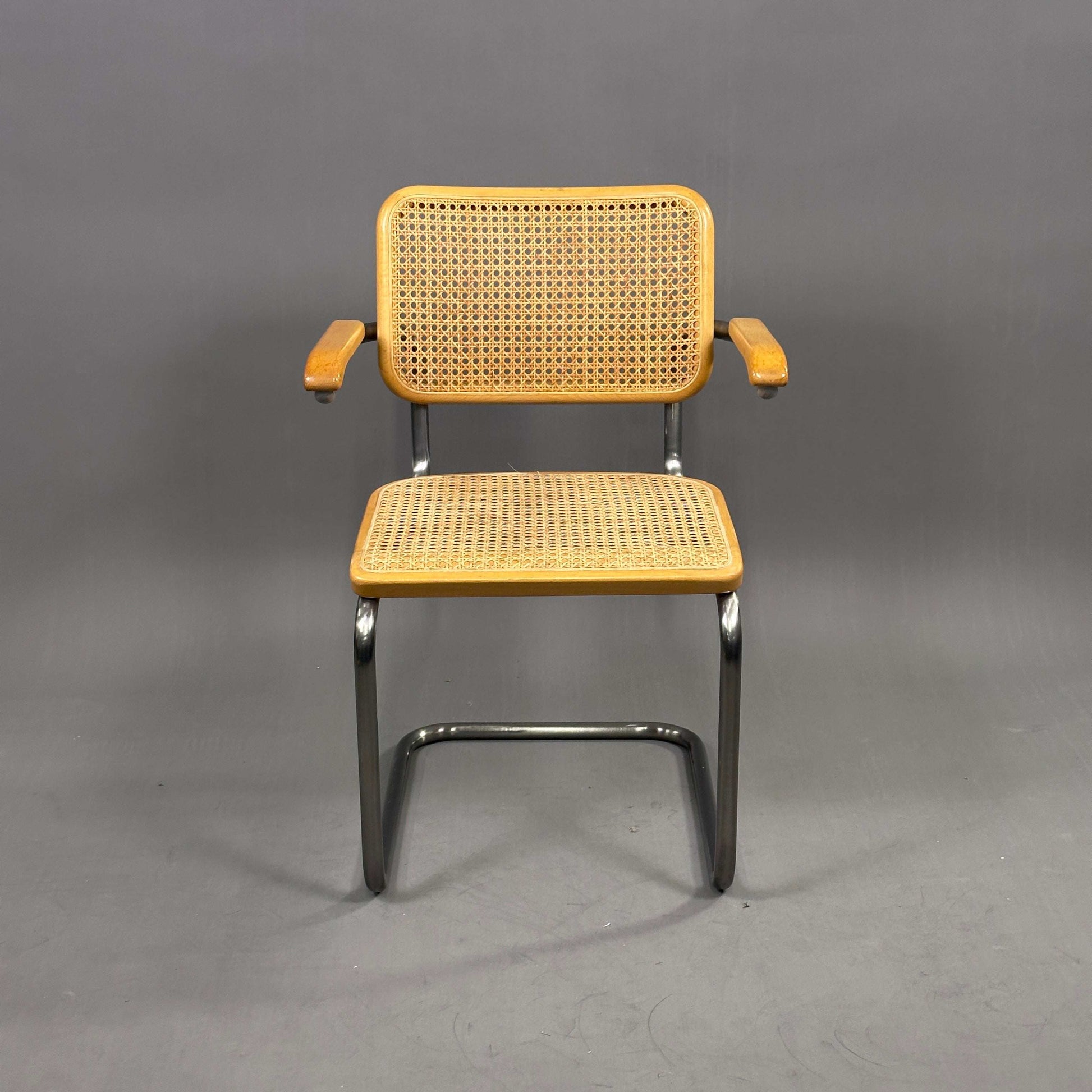 Thonet Freischwinger S64 Stuhl mit naturfarbenem Korbgeflecht und Buche-Holzrahmen