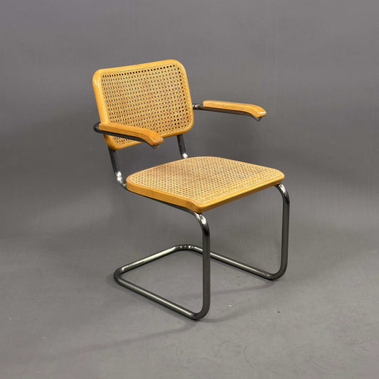 Thonet Freischwinger S64 Stuhl mit naturfarbenem Korbgeflecht und Bucheholzrahmen, entworfen von Marcel Breuer