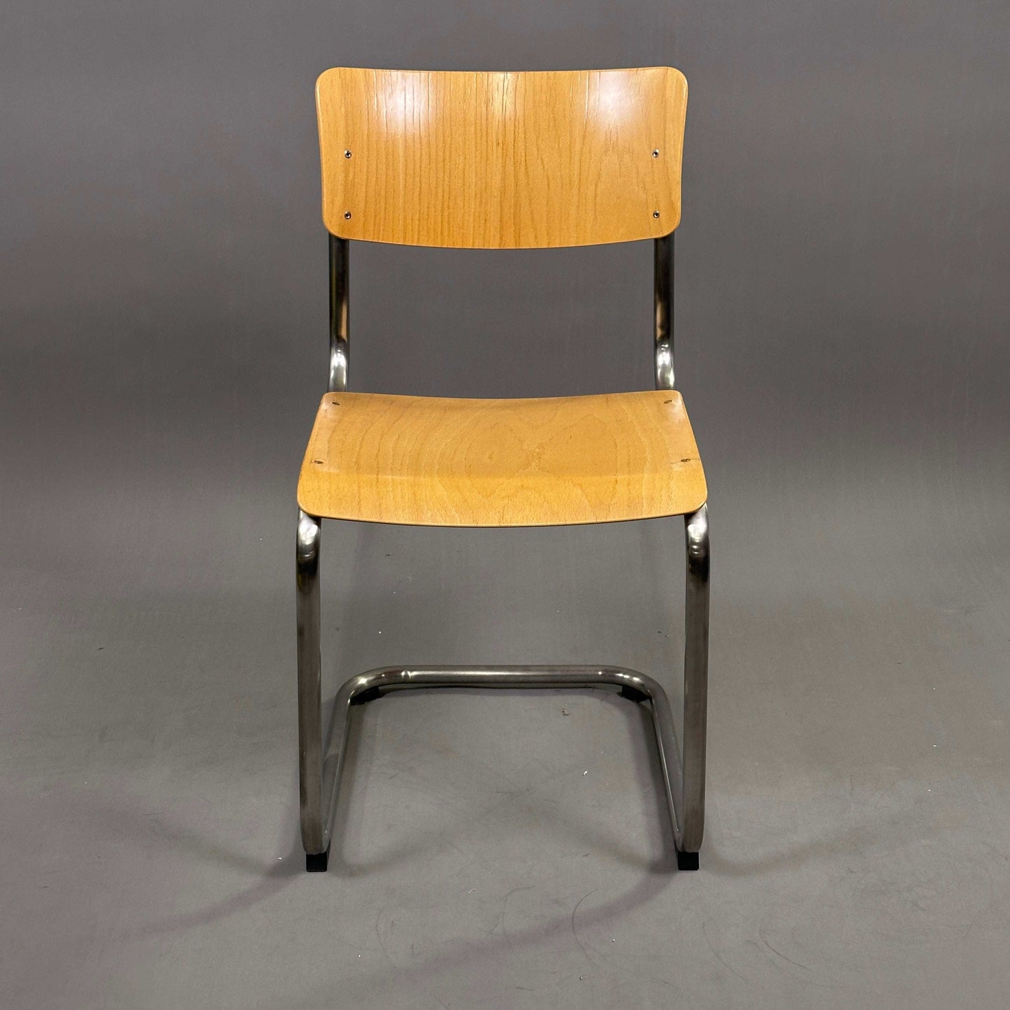 Thonet S 43 Freischwinger Stuhl mit natur Buche Sitzfläche und Aluminium Gestell