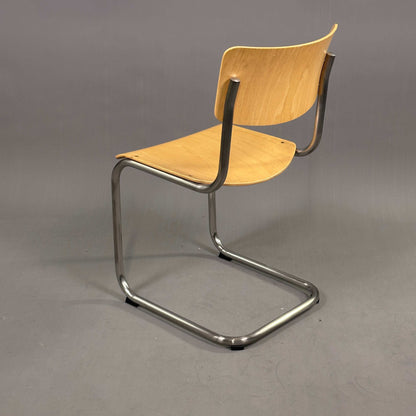 Thonet S 43 Freischwinger Stuhl mit natürlicher Buchenholz-Sitzfläche und Aluminiumgestell designed von Mart Stam