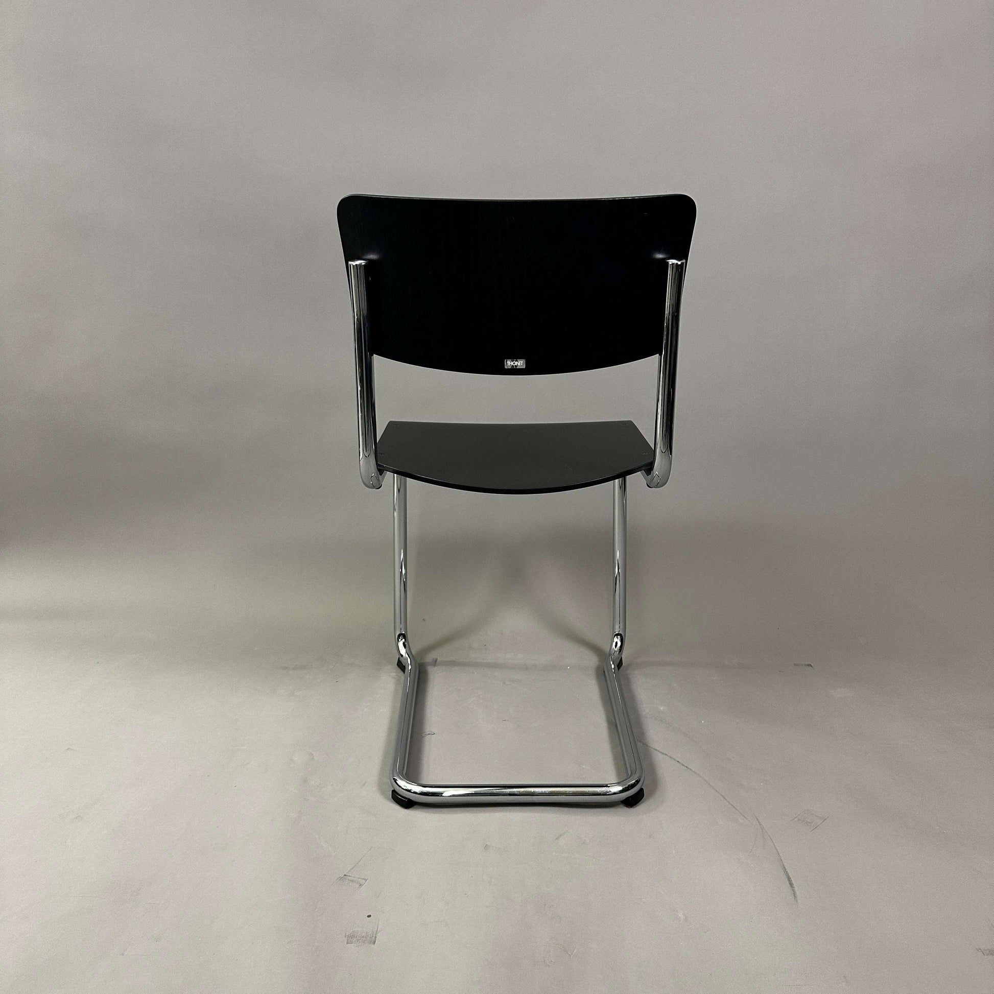 Schwarzer Thonet S 43 Freischwinger Stuhl mit verchromtem Stahlrohrgestell und Buche schwarz gebeizter Sitzfläche, Design von Mart Stam 1931