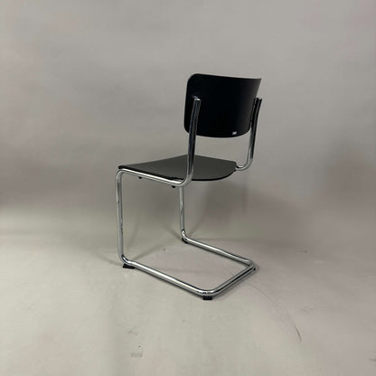 Thonet S 43 Freischwinger schwarzer Stuhl mit gebeizter Buche und verchromtem Stahlrohrgestell von Mart Stam 1931