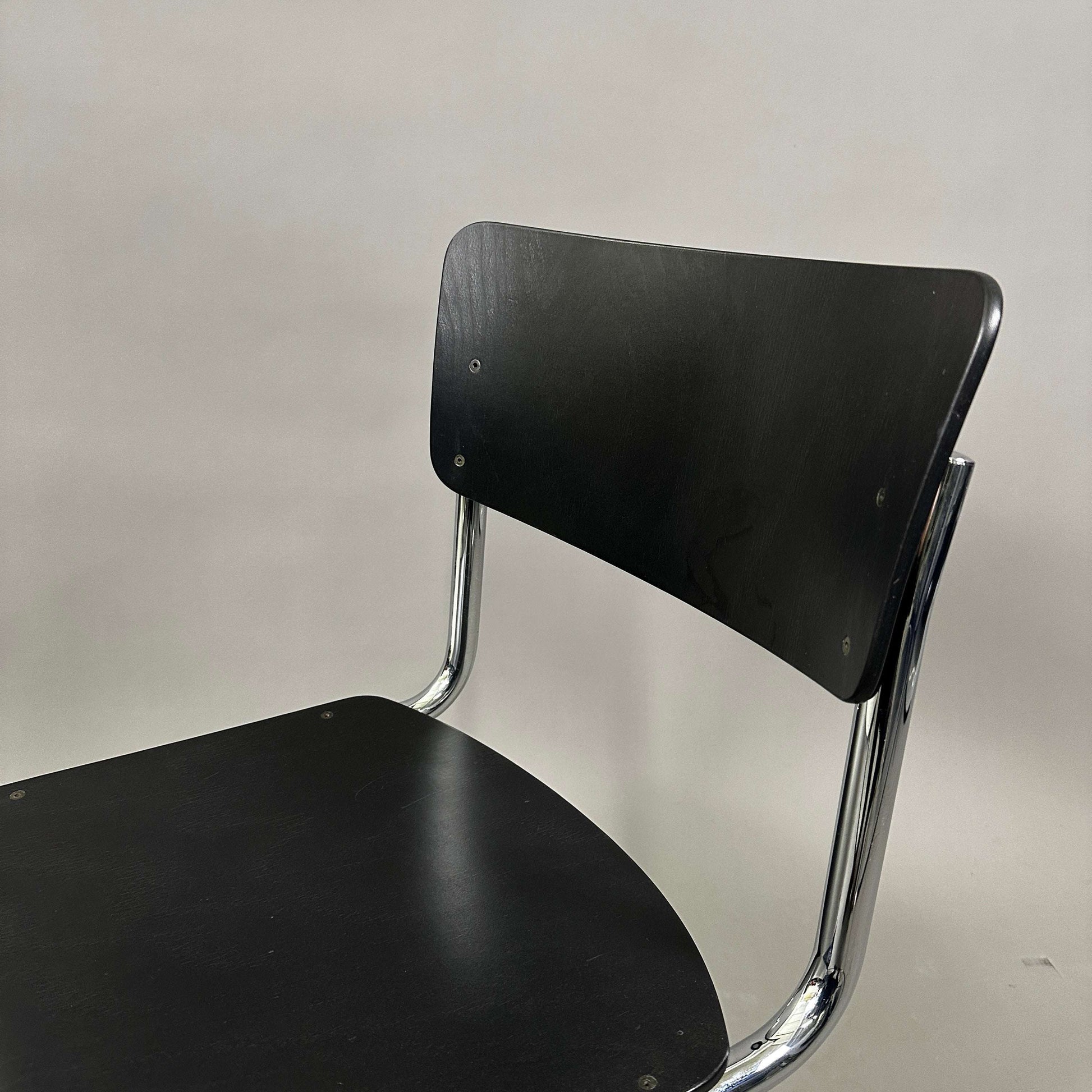 Thonet S 43 Freischwinger Stuhl mit schwarzer Buche Sitzfläche und verchromtem Stahlrohrgestell, Design von Mart Stam 1931