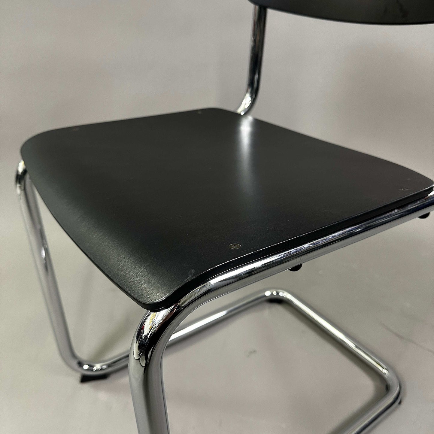 Thonet S 43 Freischwinger Stuhl mit schwarzer gebeizter Buche und verchromtem Stahlrohrgestell