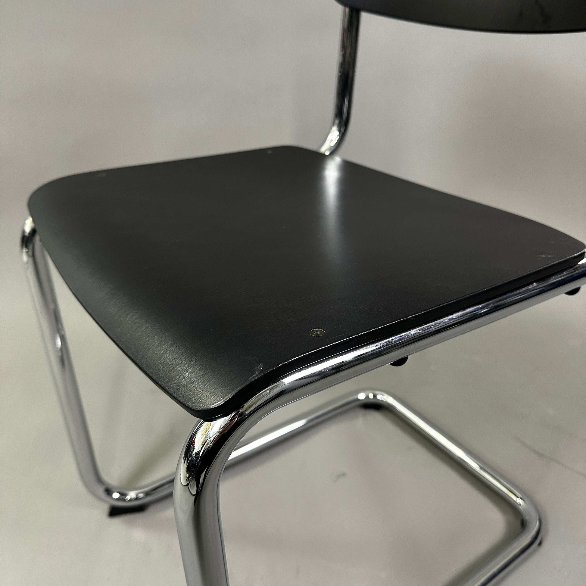 Thonet S 43 Freischwinger Stuhl mit schwarzer gebeizter Buche und verchromtem Stahlrohrgestell