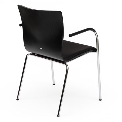 Schwarzer Thonet S166 PF Stuhl aus Holz und Stoff mit Chromgestell, stapelbar.