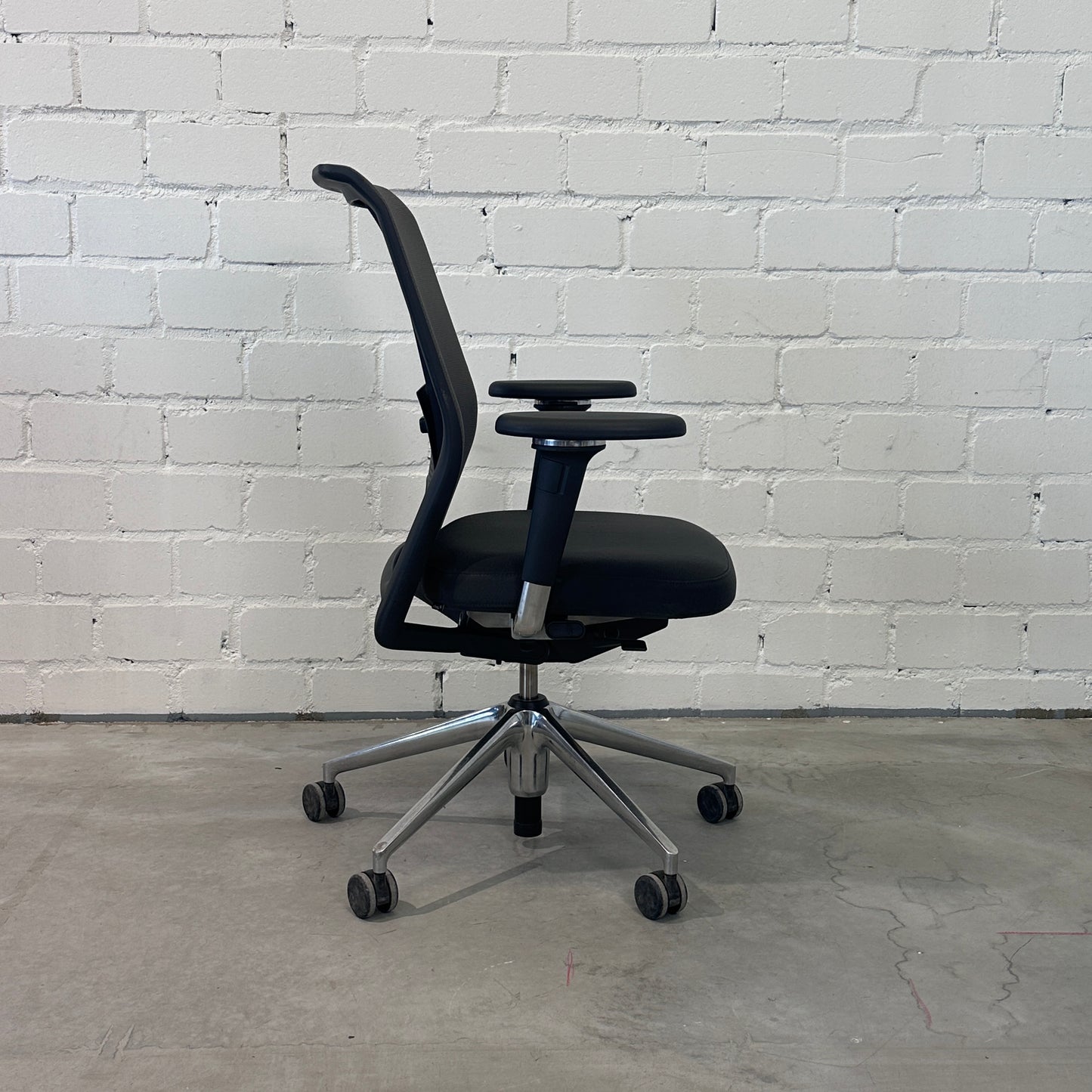 Vitra ID Mesh grau/schwarz