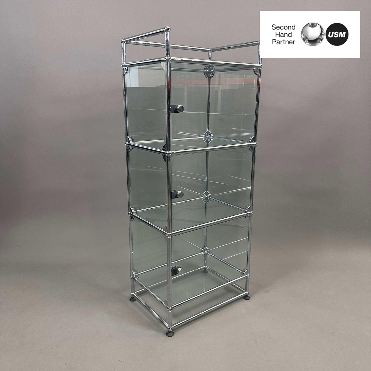 USM Haller | Highboard 1x5 Glasvitrine mit 3 Türen | Glasfarben | 129x53x38 cm | Gebrauchte Büromöbel
