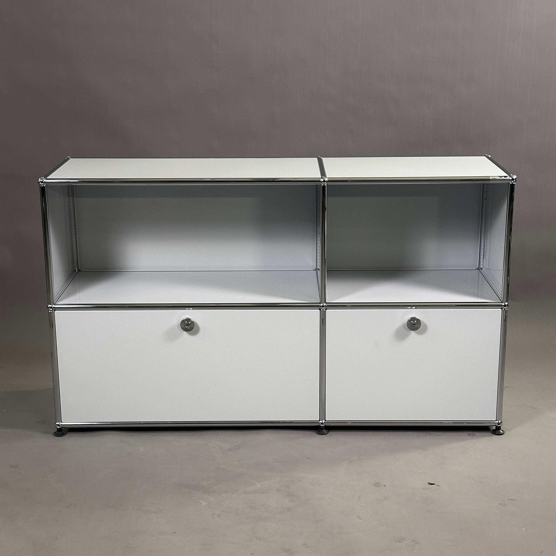 USM Haller 2x2 Sideboard TV-Board lichtgrau mit Schublade und Klappe, 127x74x38 cm