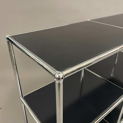 USM Haller 2x2 schwarzes Regal mit unterlackiertem Glas und verchromtem Gestell in gutem Zustand