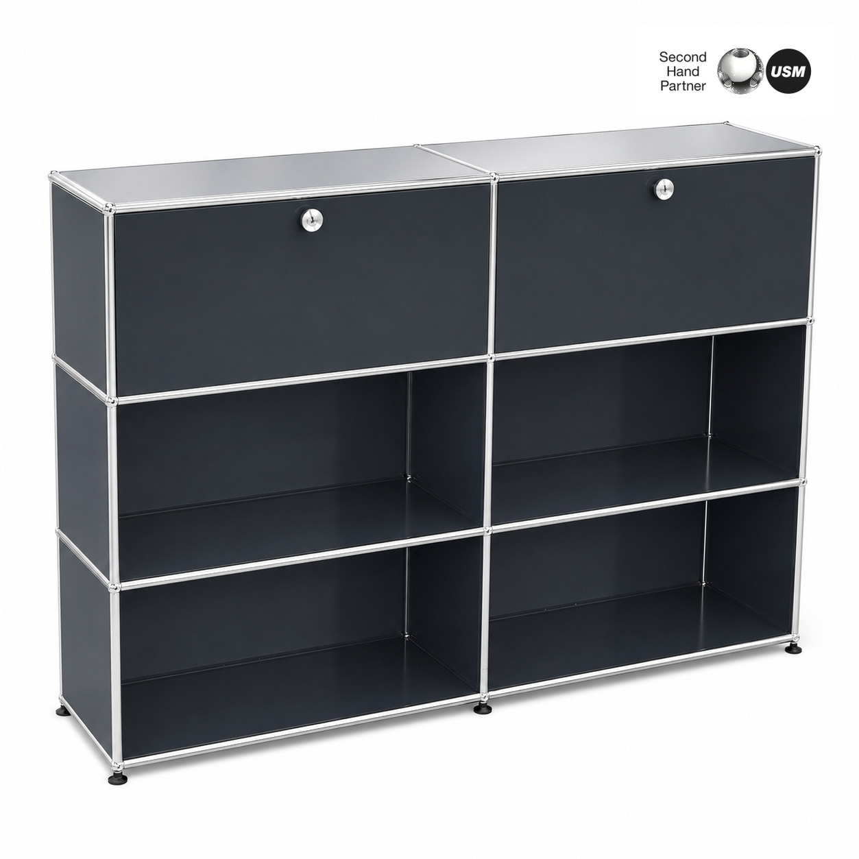 USM Haller 2x3 Highboard in anthrazitgrau mit zwei Klappen und offenen Fächern.