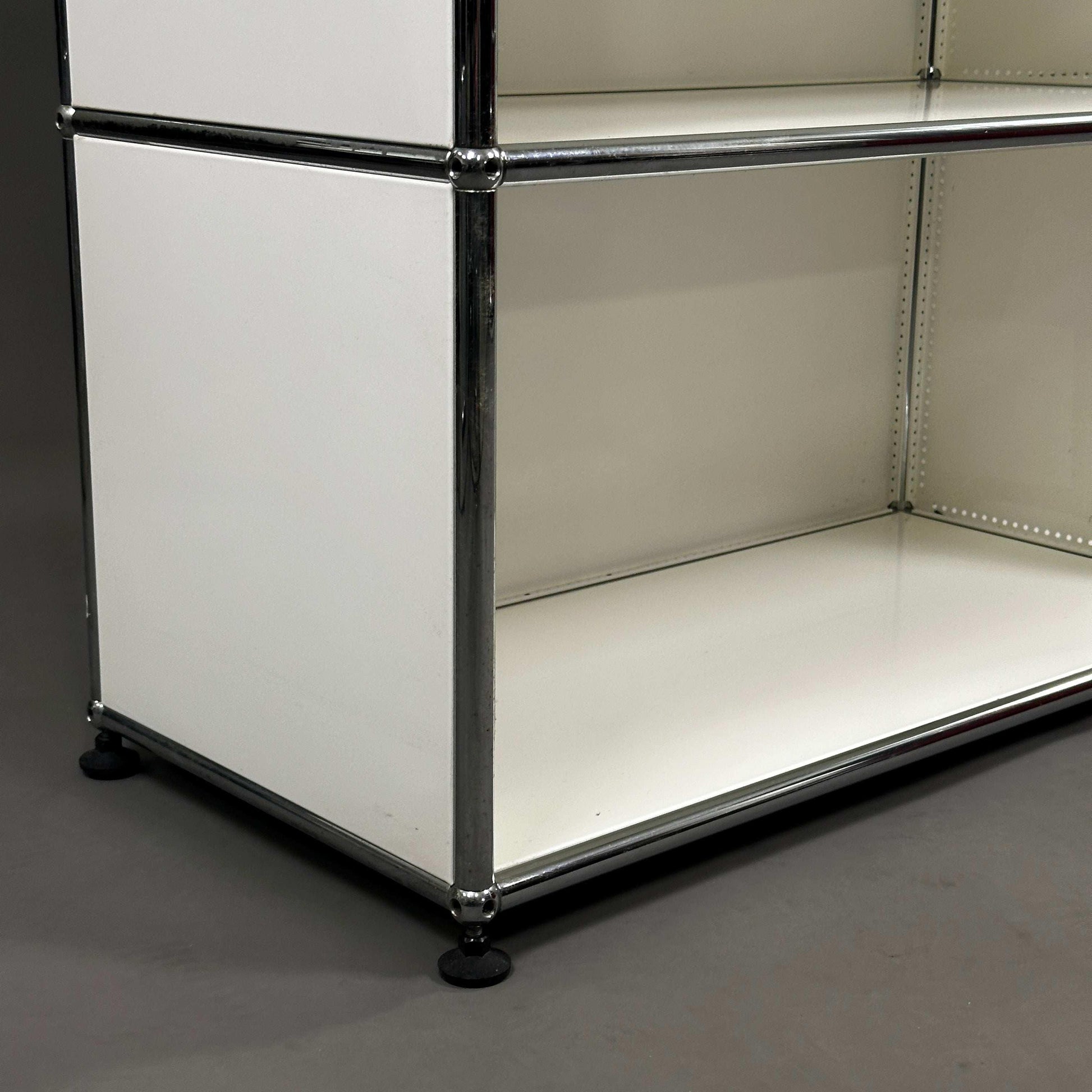 USM Haller weißes Highboard 2x3 mit Zwischentablar und verchromtem Rahmen
