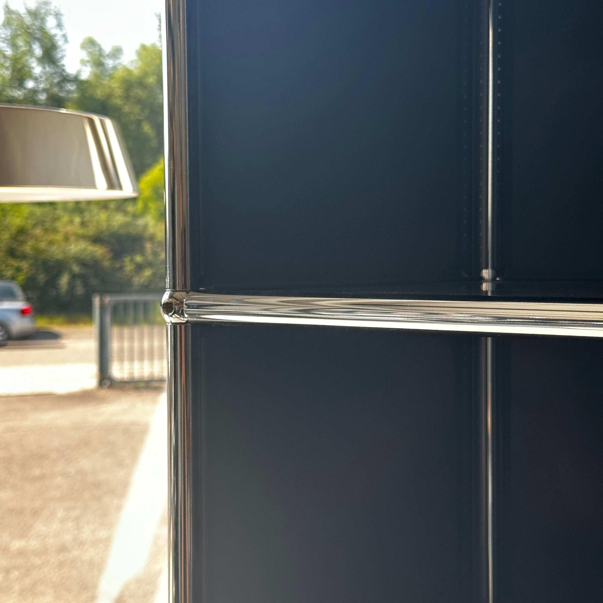 USM Haller 2x6 Highboard in Anthrazitgrau mit 2 Schubladen und Chromgestell