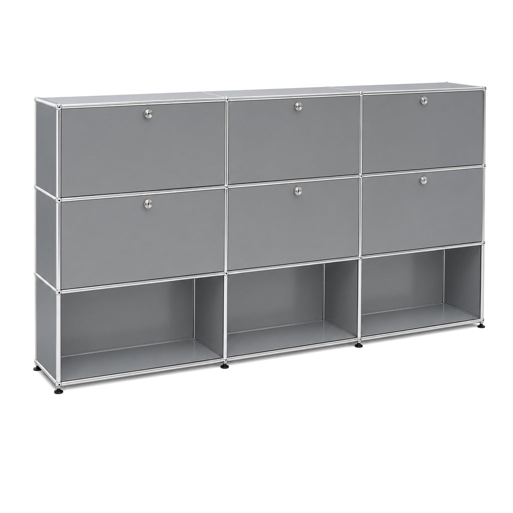 USM Haller Highboard 3x3 in Mittelgrau mit vier Klappen und offenem Bodenregal aus Stahl mit verchromtem Rahmen.