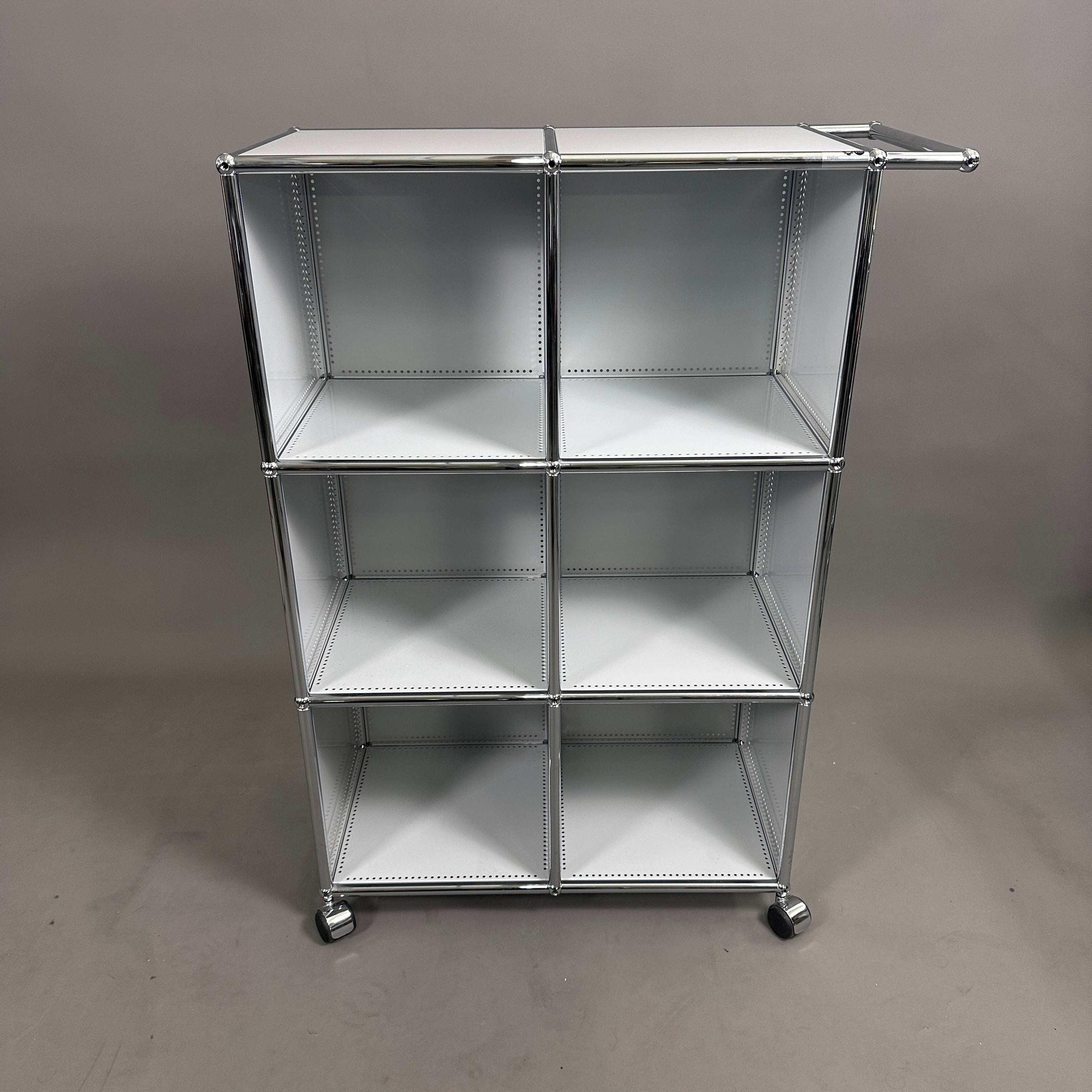 USM Haller rollbarer Barschrank Servierwagen lichtgrau mit sechs Fächern und Griff