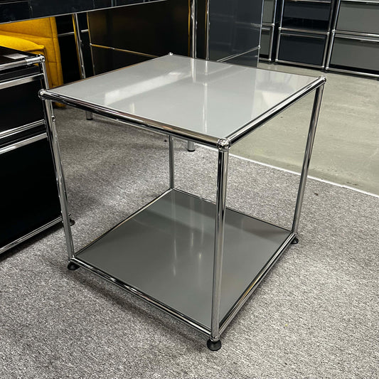 USM Haller Beistelltisch in mittelgrau with chrome frame and two shelves, modern side table 51.5 x 54.5 x 51.5 cm