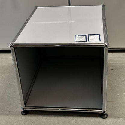 USM Haller Beistelltisch light grey cube side table 42x40x52cm with metal frame
