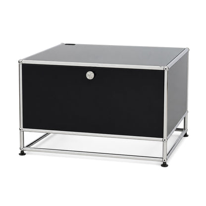 Schwarzer USM Haller Beistelltisch mit Klappe, Kabeldurchlass und verchromtem Stahlrohrrahmen, 77x77x49 cm.