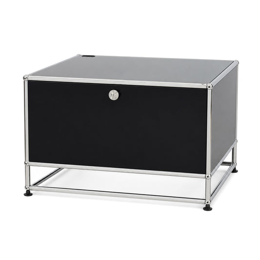 Schwarzer USM Haller Beistelltisch mit Klappe, Kabeldurchlass und verchromtem Stahlrohrrahmen, 77x77x49 cm.