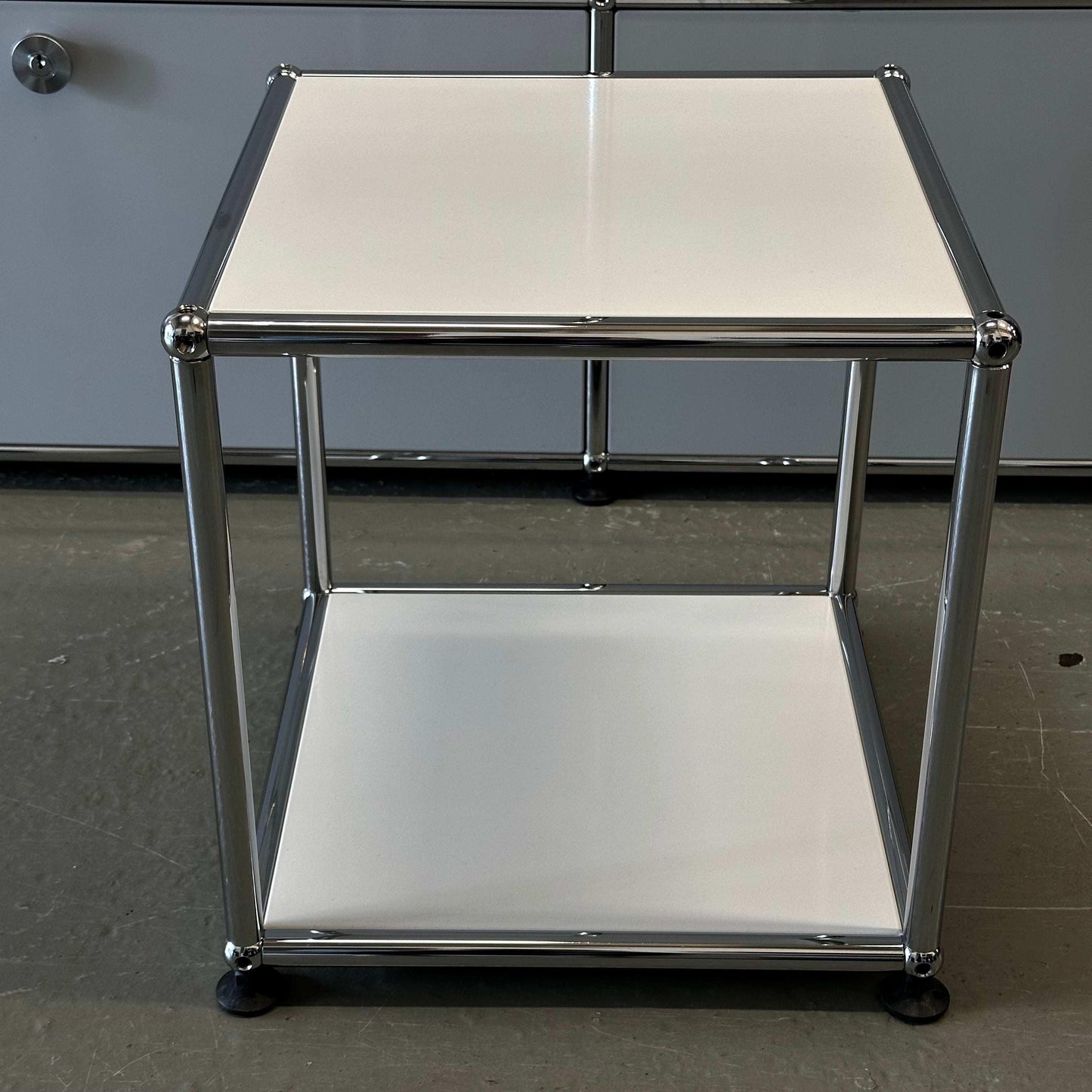 USM Haller white side table 35x35x35 cm with metal frame and two shelves
