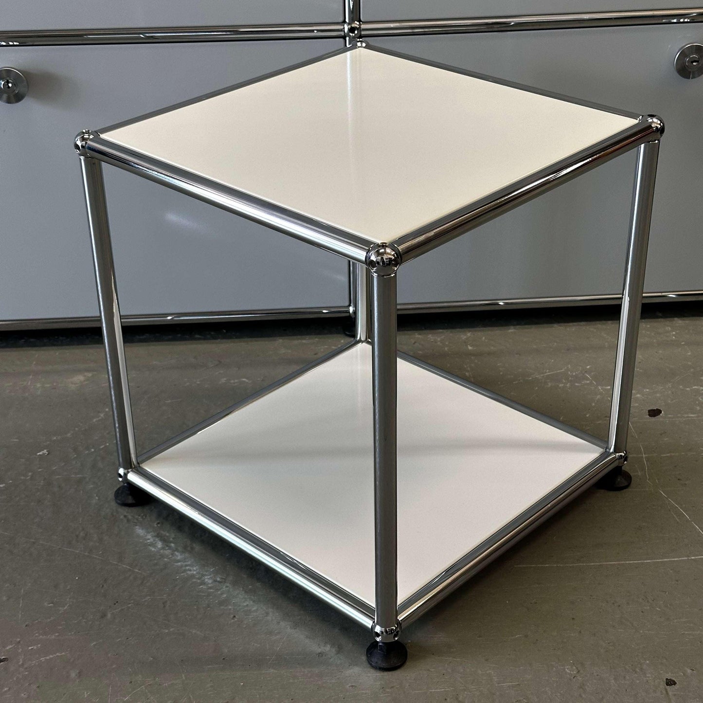 USM Haller white side table 35x35x35cm with metal frame and square shelves